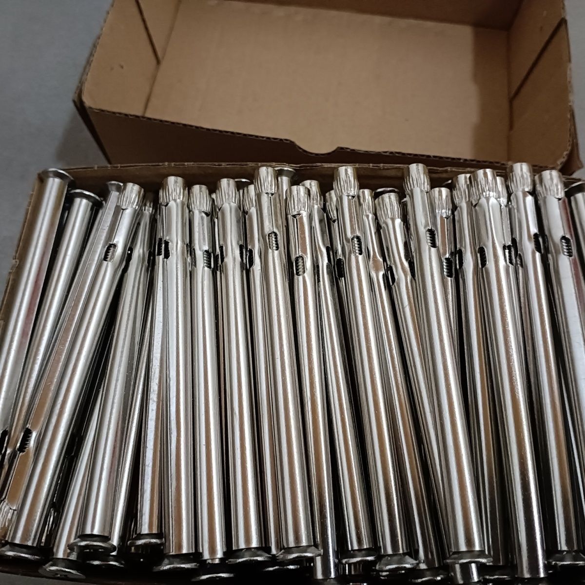 整箱不锈钢内置式膨胀螺