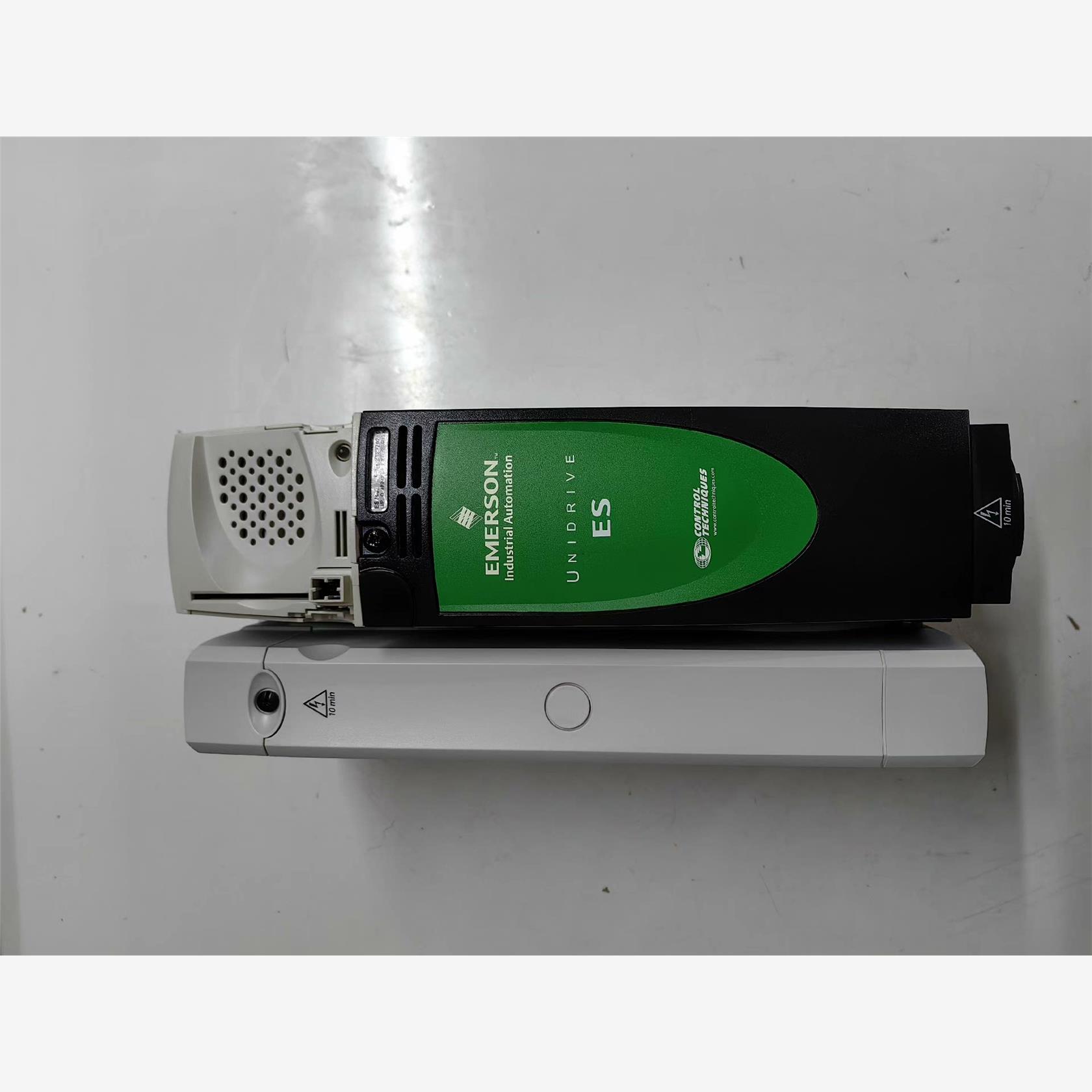 艾默生驱动器ES2403库存备用新机 原厂全新未拆封的附件包议价