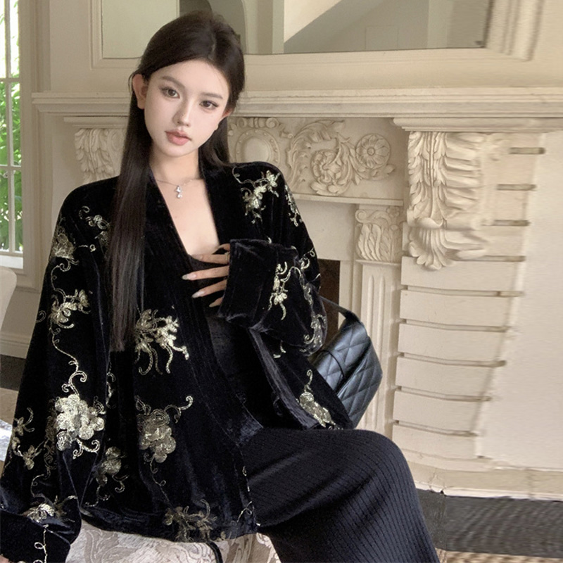 Ocnltiy复古高级感今年流行富家千金风春秋新中式国风金丝绒外套
