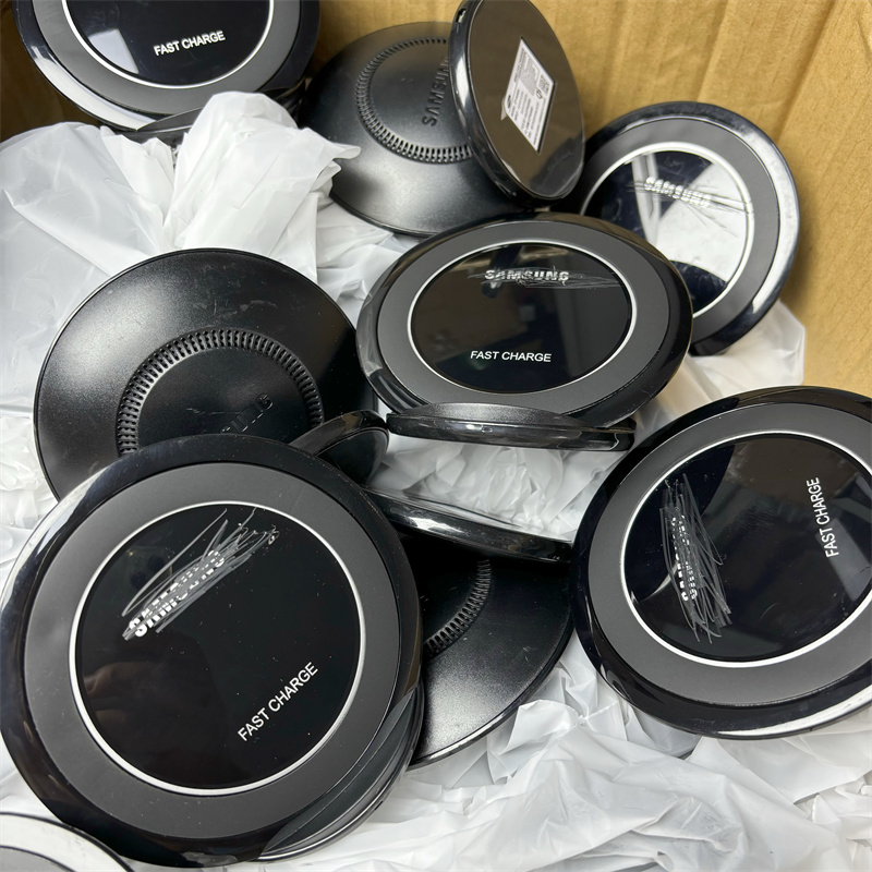 快来捡漏！白菜价处理！三代5V2A 9V1.6A 15W快充手机无线充电器