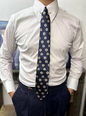 意式长尖领大细条纹男士