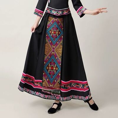 少数民族服装女贵州土家