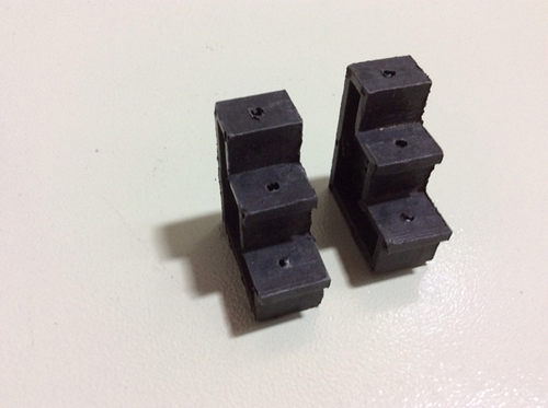 楼梯型底座里面的零地排