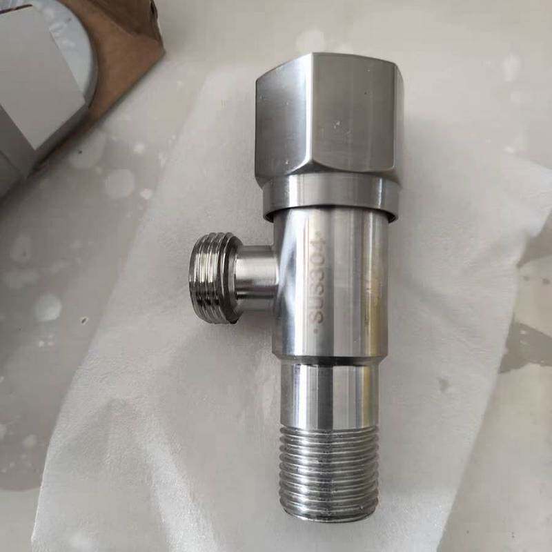304不锈钢三出热水器四通三角阀一进二出多用三通开关分水器四出