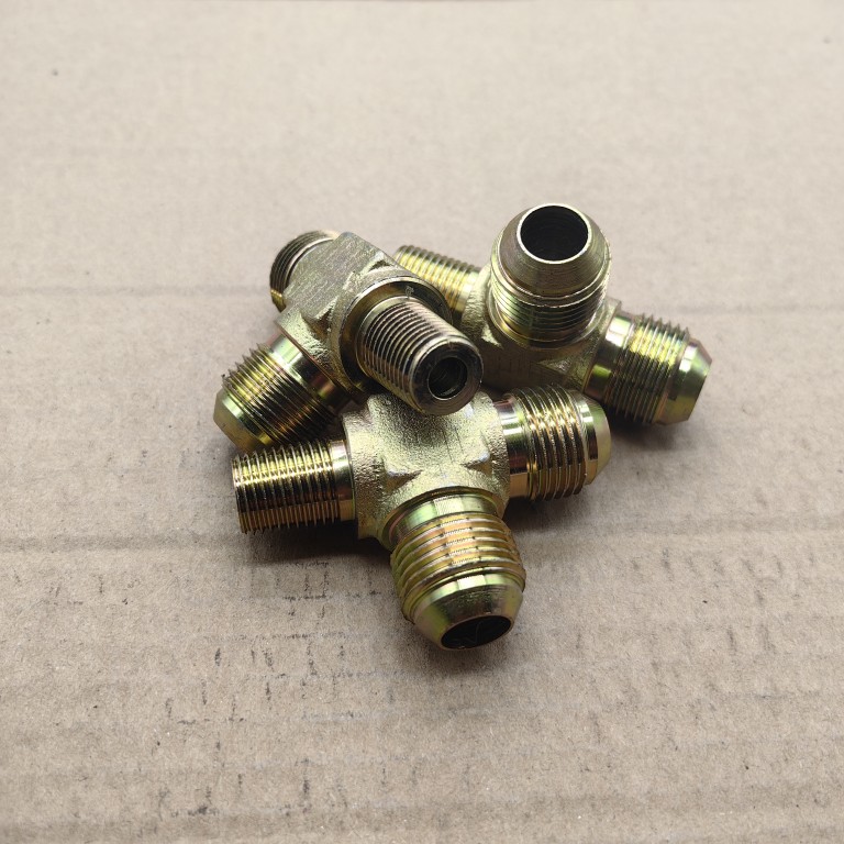 三通侧端转美标牙型扩口