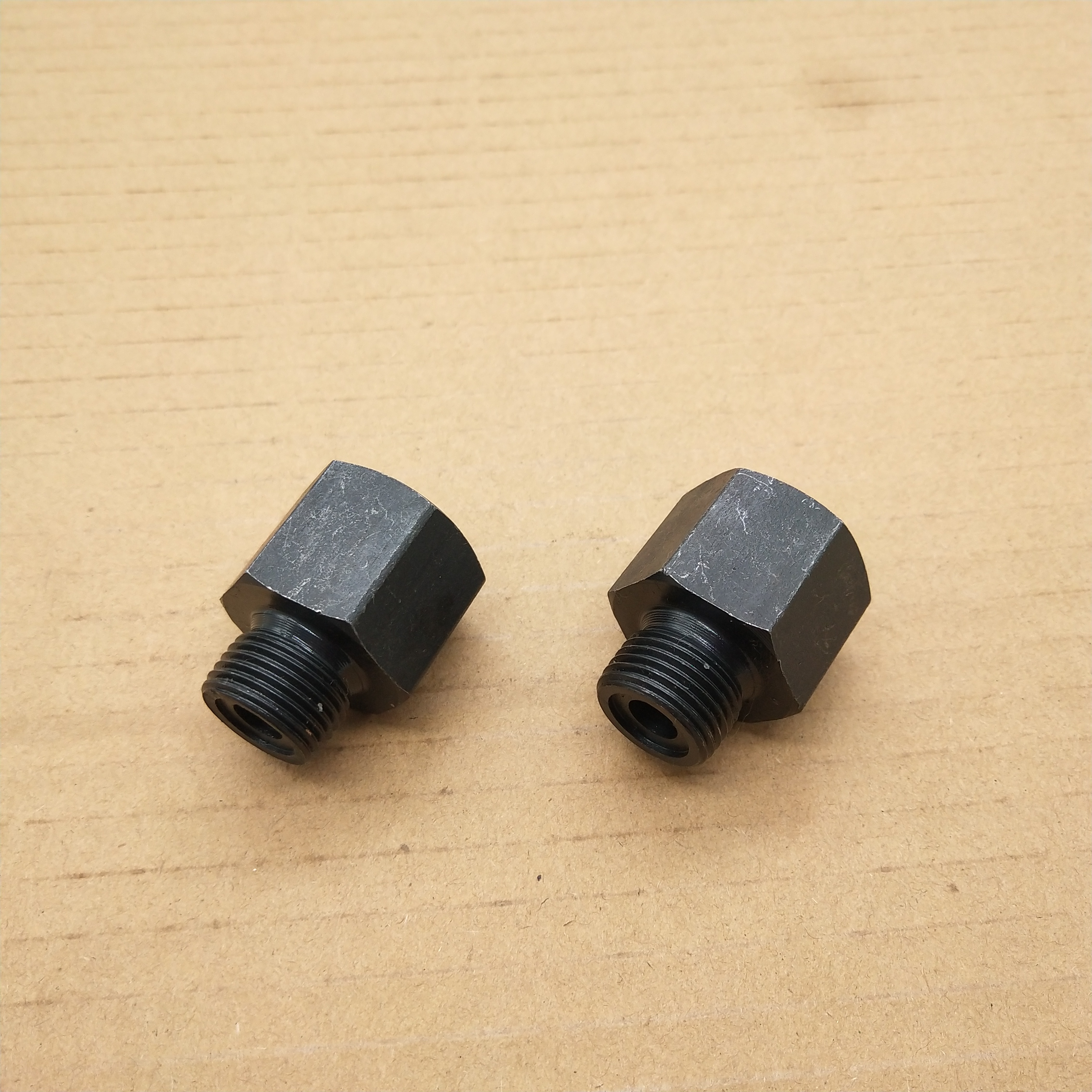 外丝M18×1.5平口—转内丝Zg1/2、M22×1.5液压铁