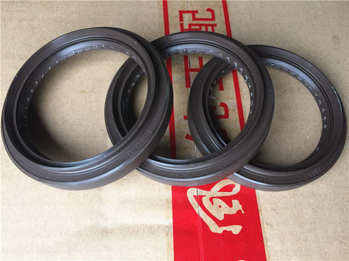 原装东风天龙中桥后油封
