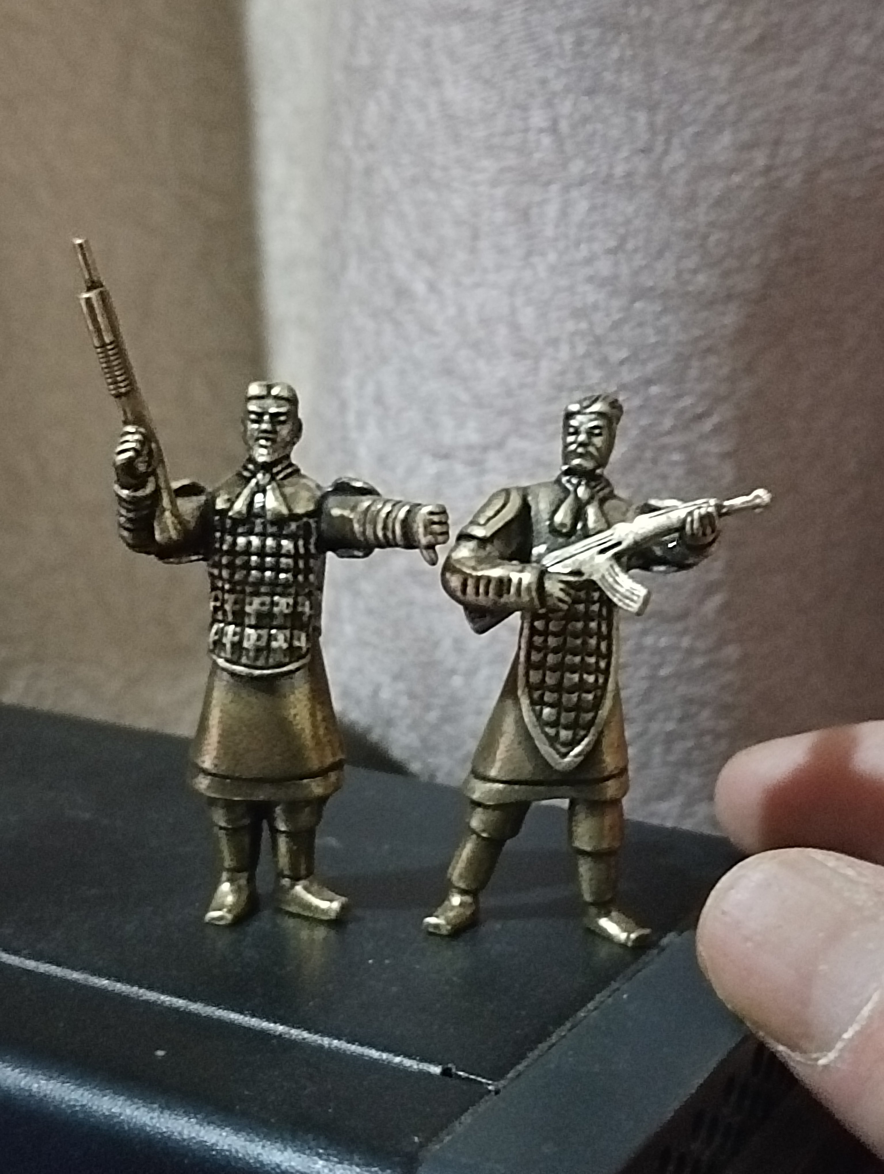 黄铜5cm秦始皇大帝拿枪兵马俑创意兵人现代作战兵人趣味桌面摆件,金属材料及制品,金属罐/桶/瓶,淘宝优惠券,粉丝福利购,淘宝优惠卷