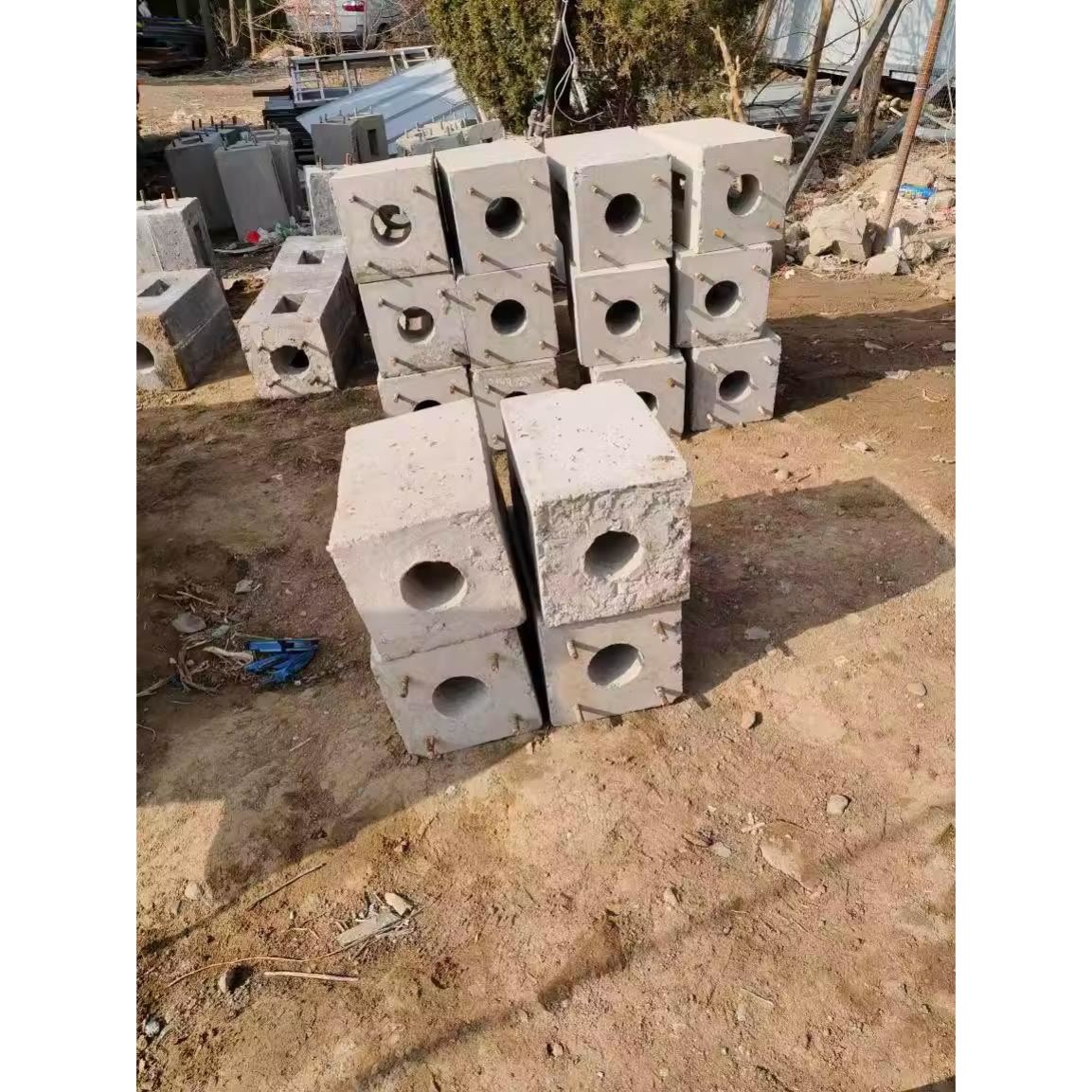 立杆水泥基础灯杆预埋件地笼底座高标混凝土车挡墩子厂家定制