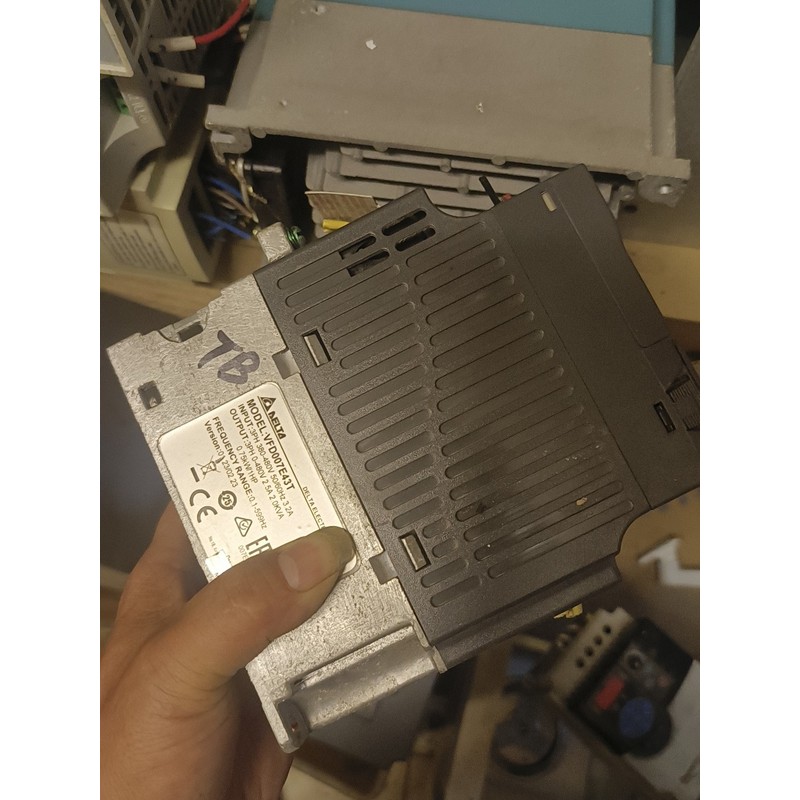 询价议价台达0.75KW电机变频器，型号VFD007E43T，，二手议价