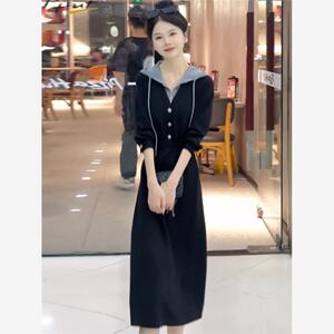 假两件连衣裙女2024秋季新款洋气显瘦收腰中长款休闲拼接连帽裙子