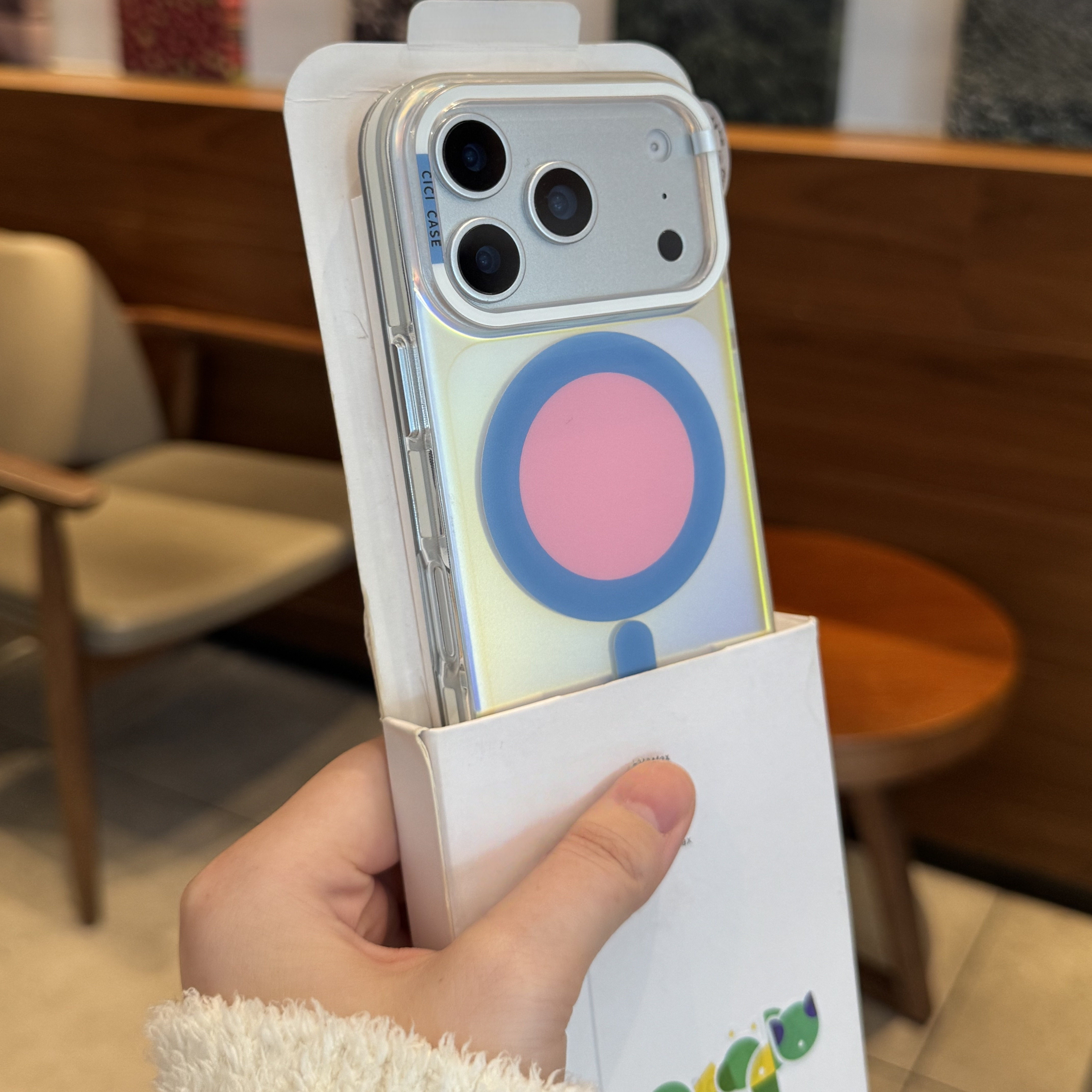 奶油白色高颜值镭射适用苹果17ProMax手机壳新款磁吸充电iPhone16Pro极光IMD背板15肤感独立金属按键全包防摔