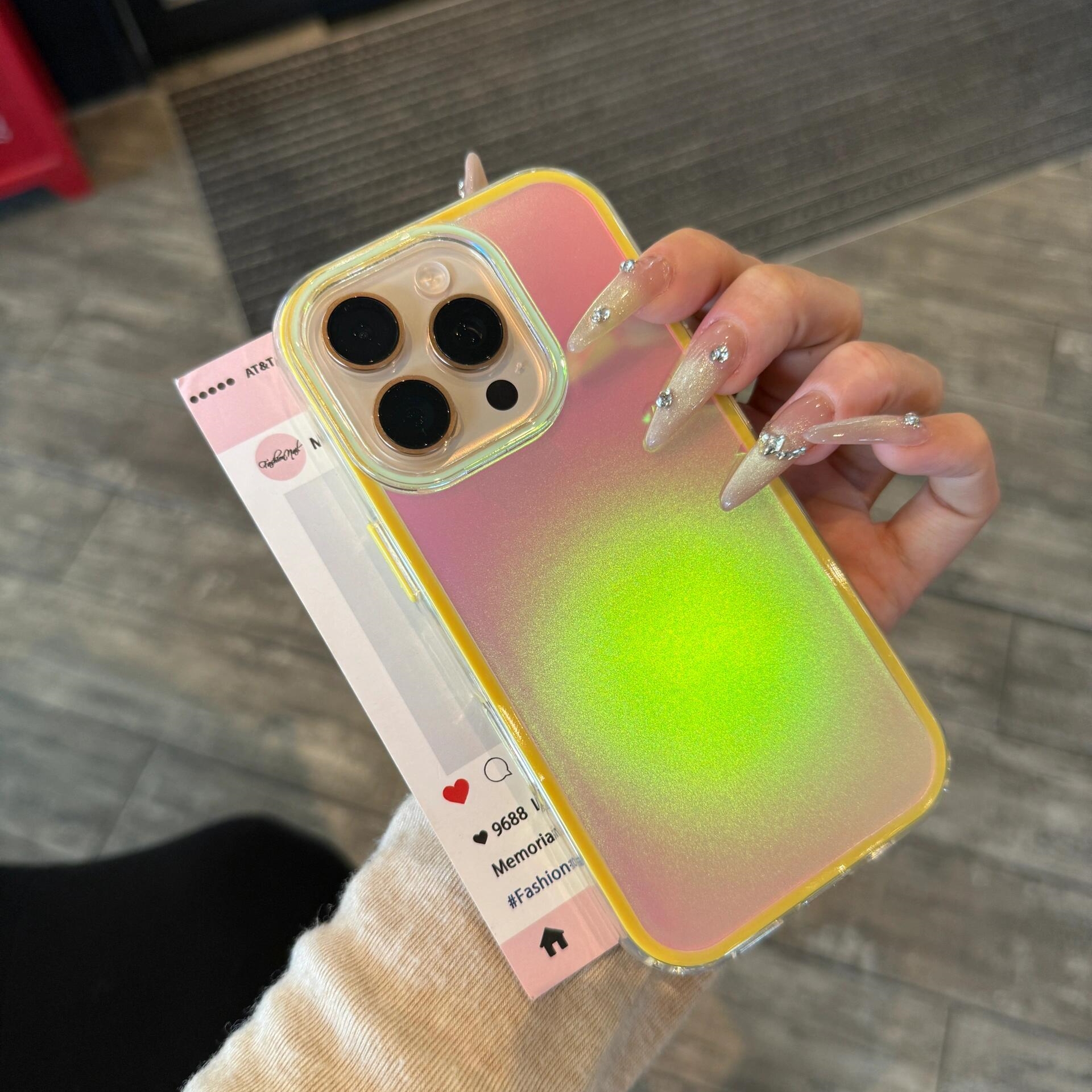 随光变色IMD适用苹果16ProMax手机壳iPhone15Pro时尚单品14plus镭射硬背板13软边简约12防摔黄色边撞色11女款