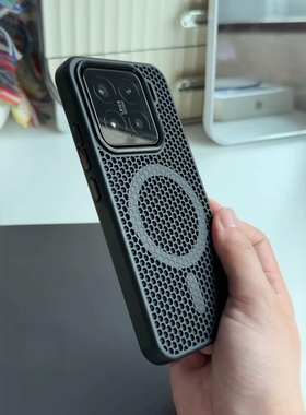 高级黑色蜂窝散热适用小米15Pro手机壳15Ultra简约14pro全包金属镜头框13网孔洞洞三星S25+磁吸硬壳s24防摔套