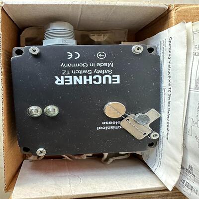 TZ1LE024SR11 EUCHNER 安士能安全门锁全新