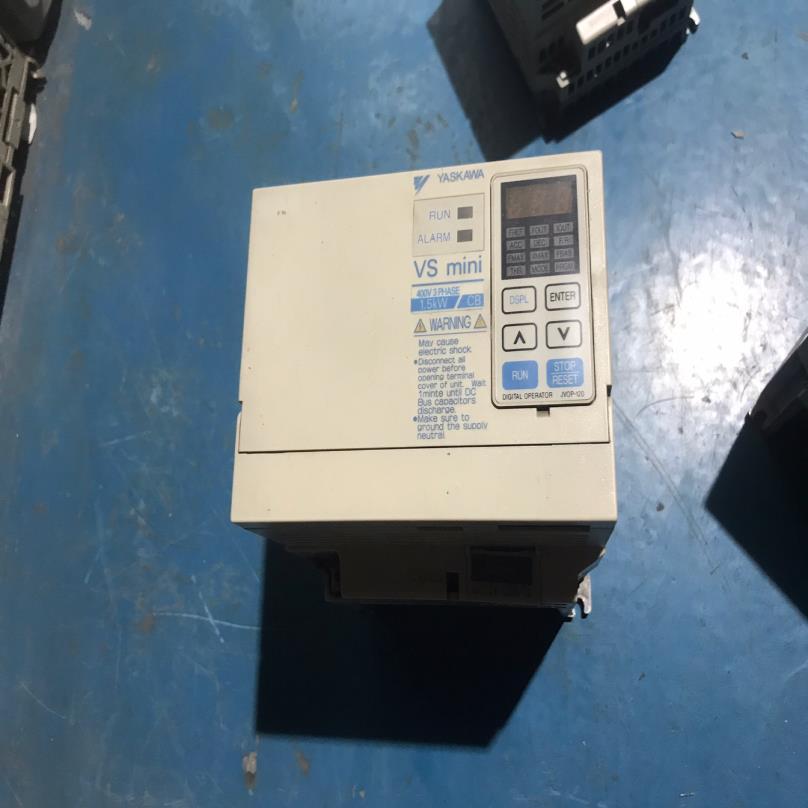 安川变频器CIMR-XCBC41P5 1.5KW380V实物