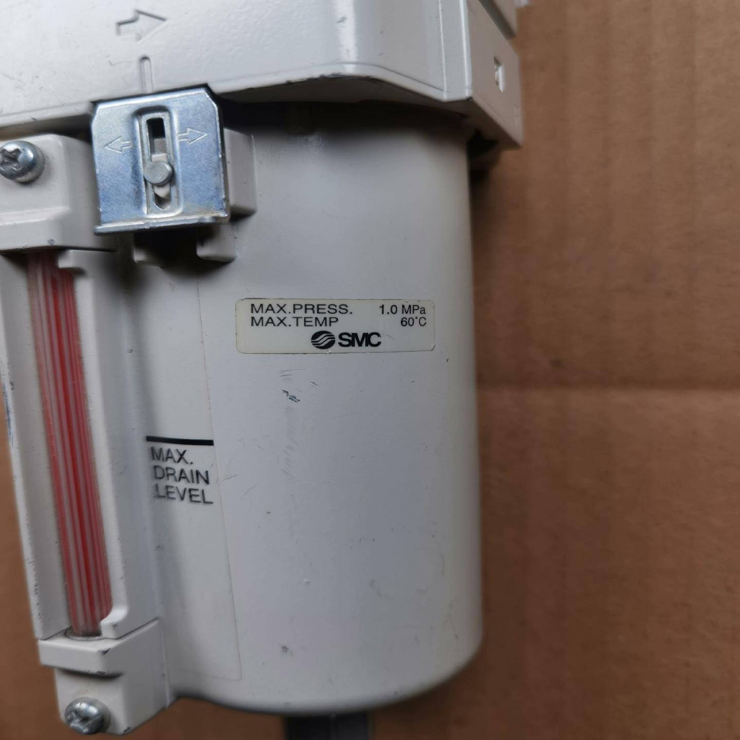 AW40K-F04M-8-B 提升设备性能:SMC过滤减压阀