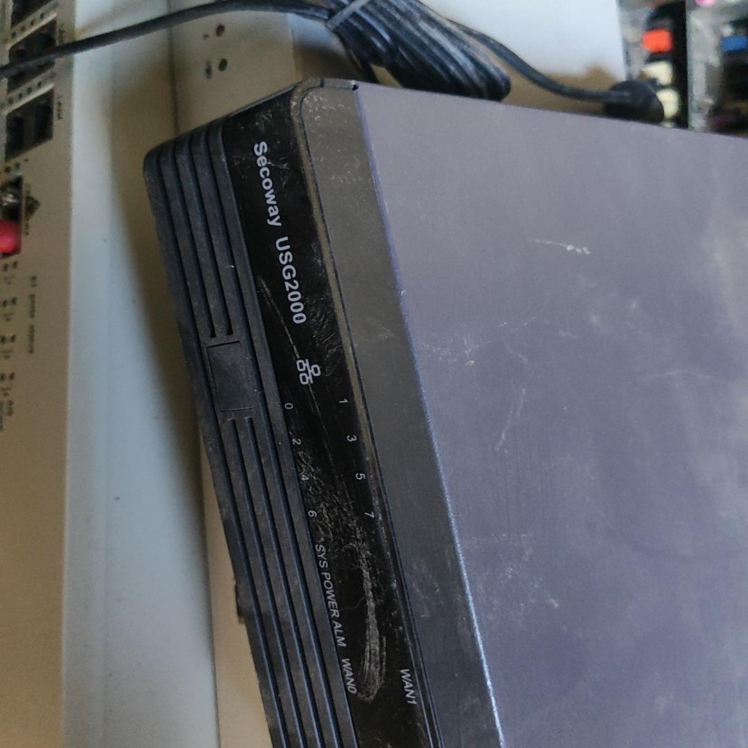 {莱茵电子商行}USG2000网关成色如图  实物拍的