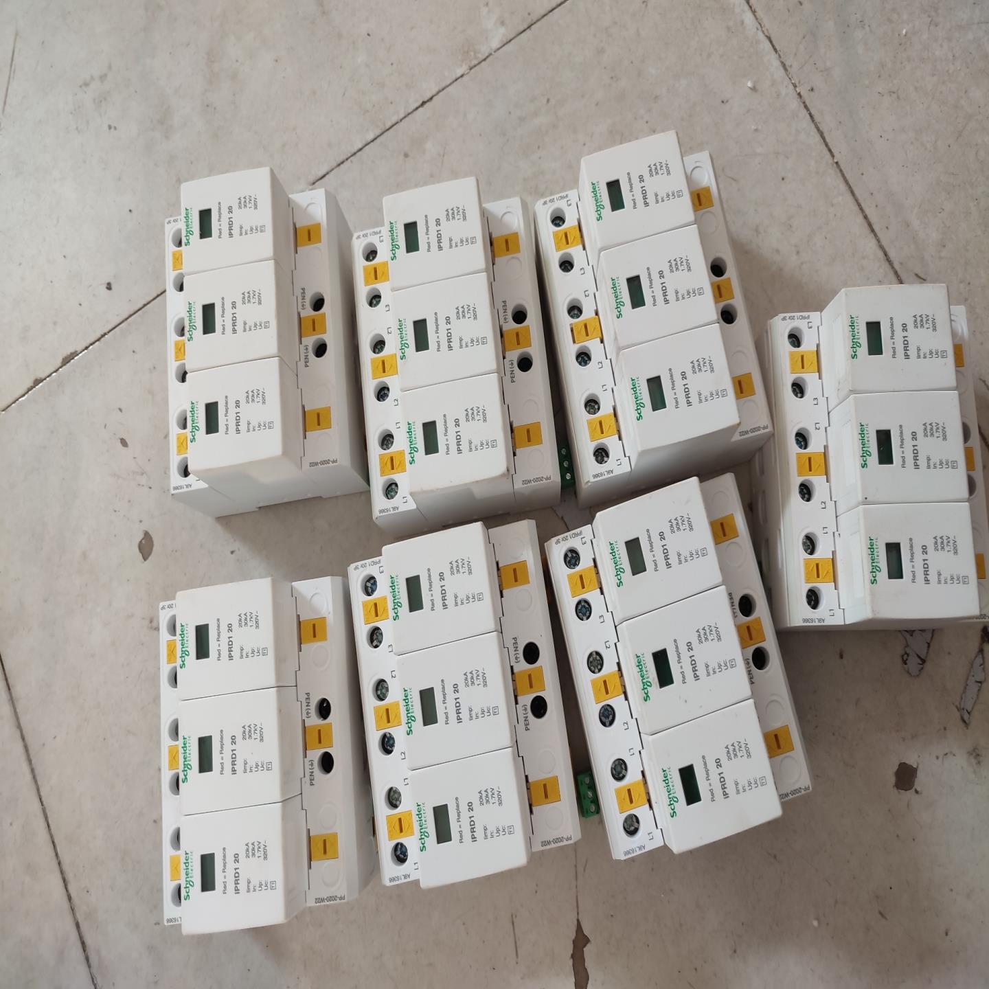 IPRD1 20KA一级浪涌保护器成色和新的一样,一起