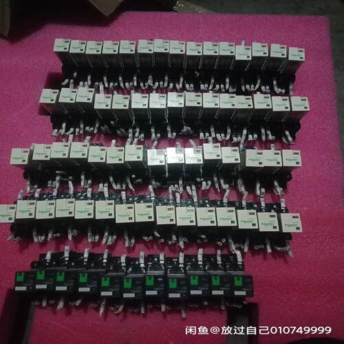 RXM2LB2BD继电器图片为，成色亮无划