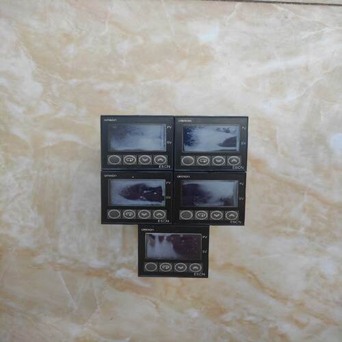 OMRON欧姆龙温控器E5CN-RQ2HHT  5个