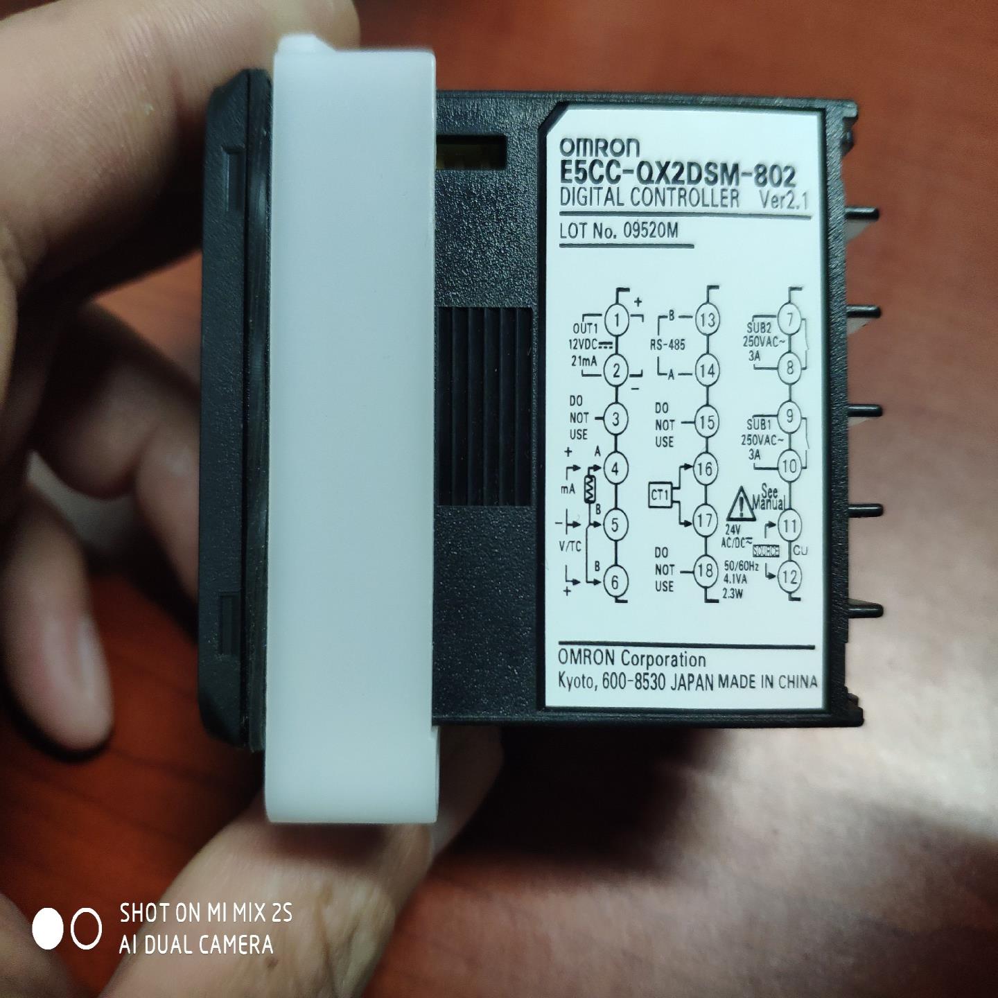 原装正品温控器仪E5CC-QX2DSM-802,成色新