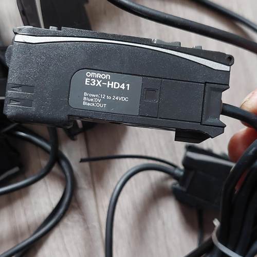 欧姆龙光电放大器E3X-HD11。成色实拍如图，拆机下来6个