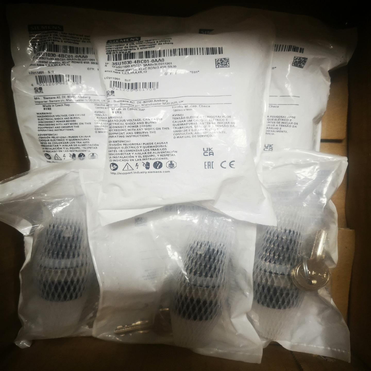 3SU1030-4BC01-0AA0钥匙开关，全新如图SIE
