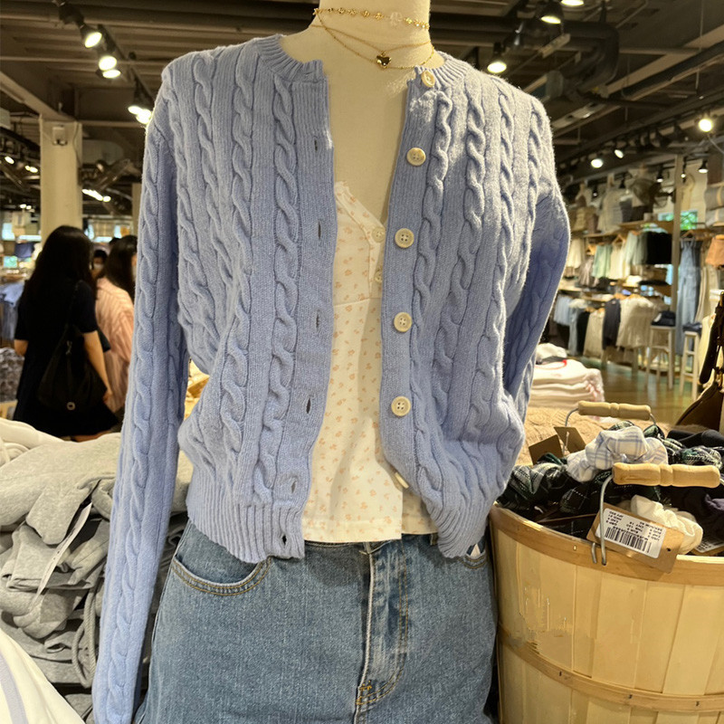 bm麻花针织毛衣外套纽扣圆领开衫