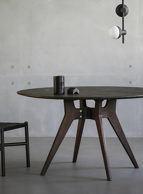 艺术符号北欧表情全实木橡木圆餐桌家用小户型复古侘寂风设计师款