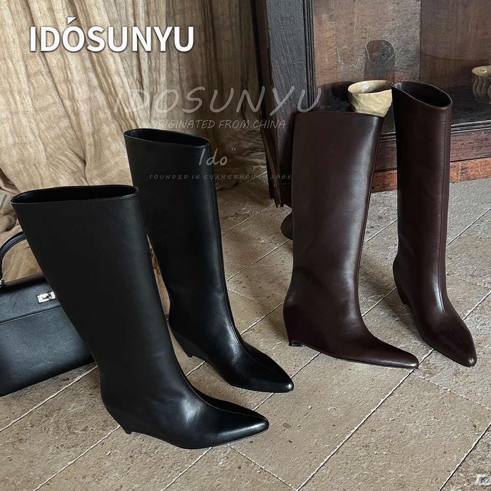 IDOSUNYU欧货26年秋新款真皮复古尖头宽筒长靴女6.5CM坡跟骑士靴