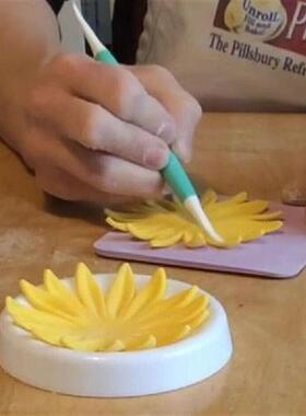 White 6Pcs Button-shaped Fondant Flower Molding Drying Mold