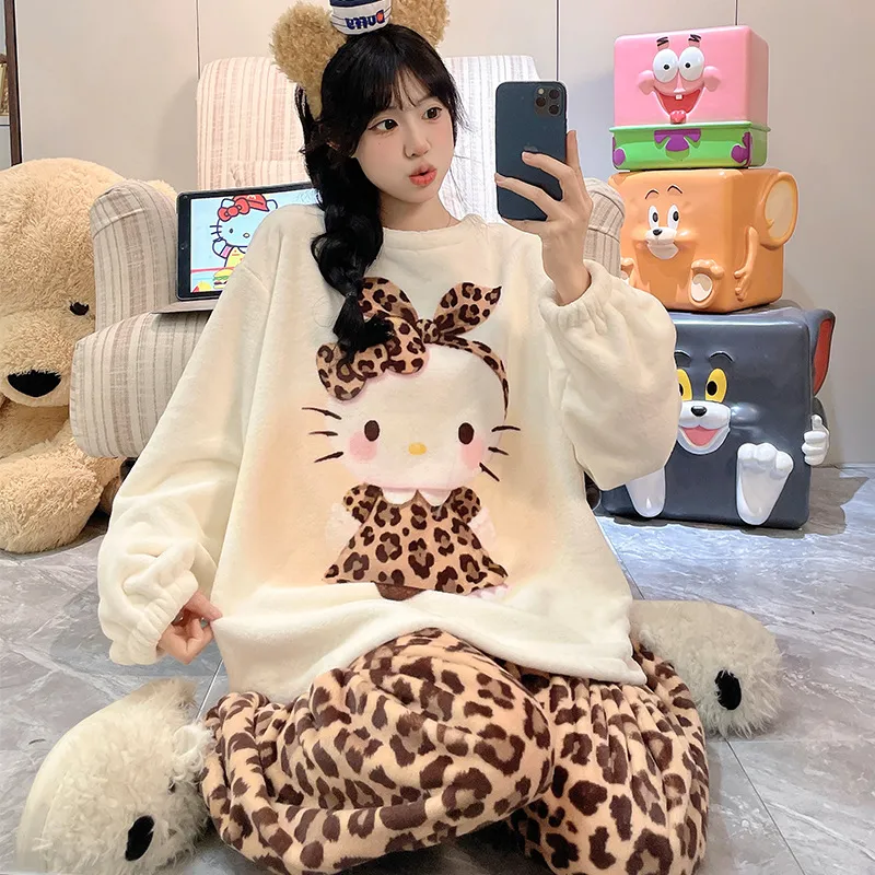 法兰绒睡衣女秋冬季新款加厚圆领长袖可爱豹纹卡通保暖家居服