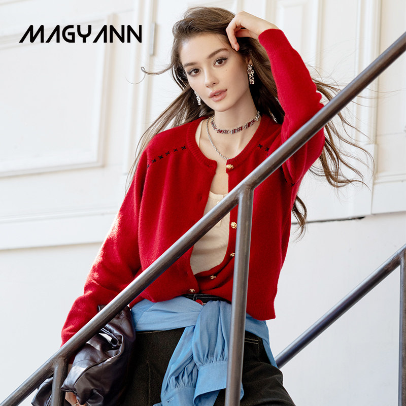 【明星同款】Magyann2025秋圆领安可拉红羊毛交叉压线开衫针织女,女装/女士精品,毛衣,淘宝优惠券,粉丝福利购,淘宝优惠卷