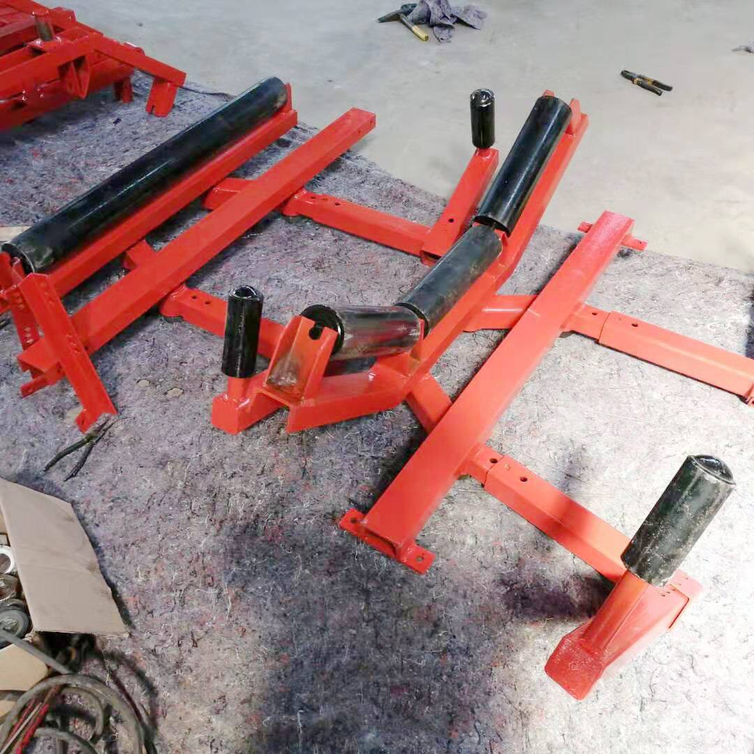 皮带四连杆皮带纠偏托辊厂家销售山东传正矿用皮带调偏装置