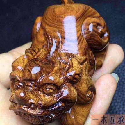越南黄花梨木雕手把件招财貔貅手工实木雕刻可把玩可摆件的工艺品
