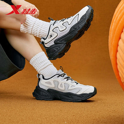 特步蝠鲼女子增高复古运动鞋