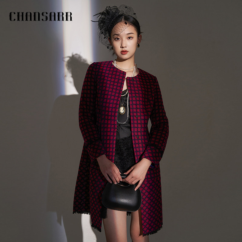 香莎CHANSARR 复古气质黑底小红花长大衣 简约设计中长款呢子外