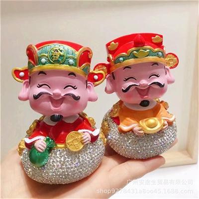 厂家2022年招财进宝镶钻财神爷卡通车载摆件汽车内装饰品摆件