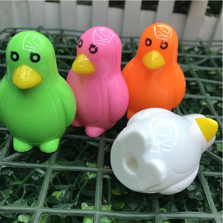 厂家直供糖果色企鹅造型卷笔刀 可爱儿童奖品礼品削笔器文具