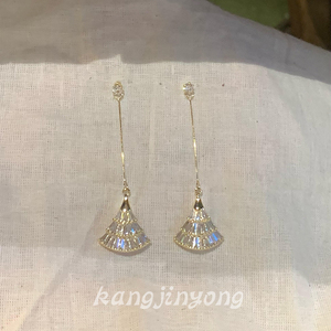 《金箔扇影》精致扇形锆石耳环