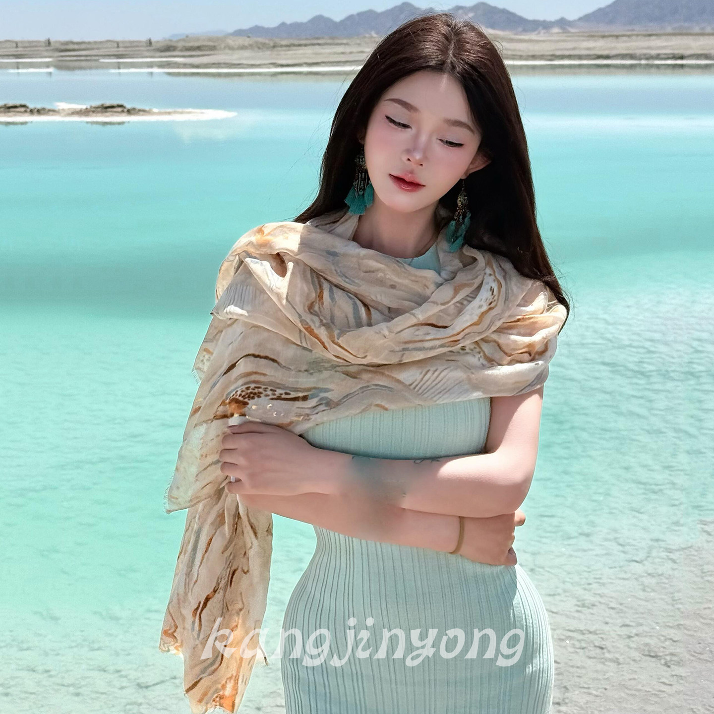 盐湖秘境！民族风卡其色烫金丝巾新疆旅游穿搭超大防晒披肩薄款