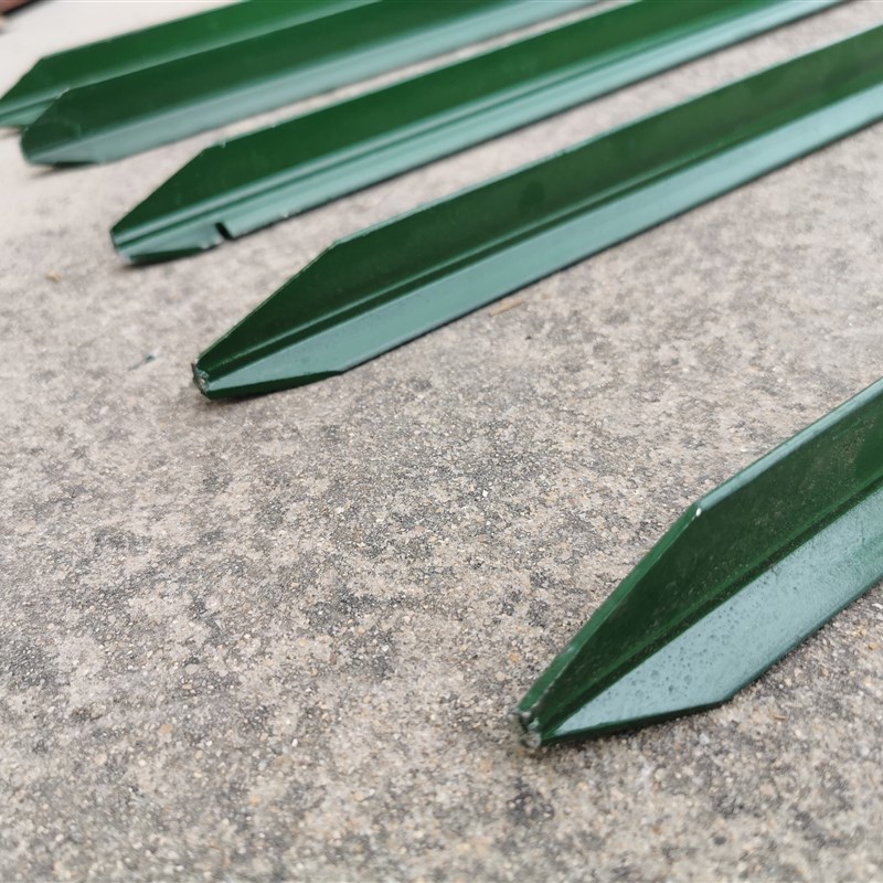 荷兰网立柱护栏网立柱铁丝网立柱角铁立柱钢管立柱护栏铁皮立柱