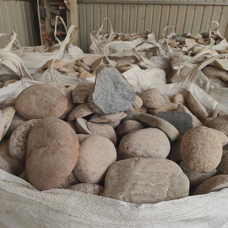 鹅卵石蘑菇石厂家供应室外庭院围墙蘑菇石面包石仿古背景墙鹅卵石