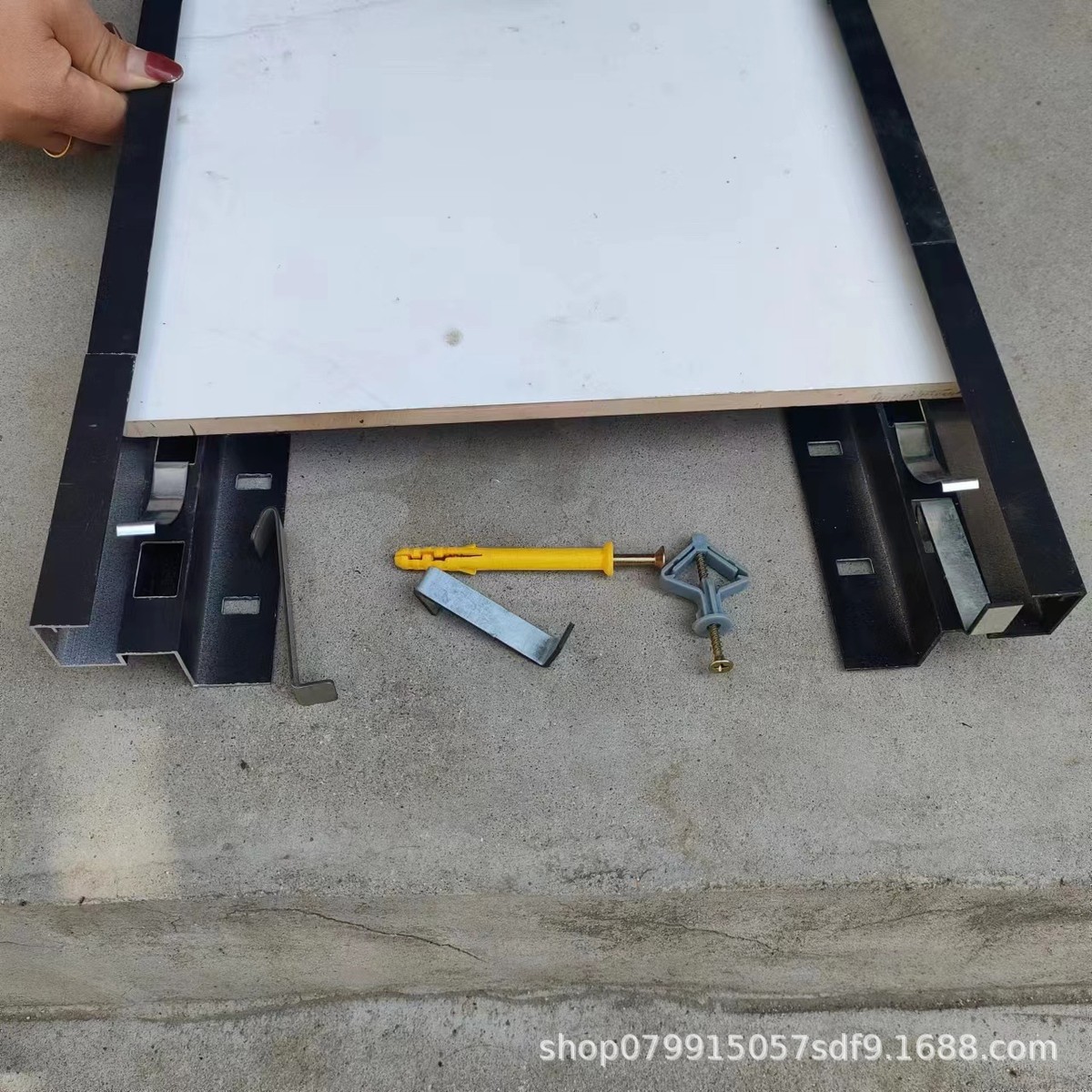 瓷砖展示架立式无缝包边展架 收边展示柜加厚直角包边冲孔管挂墙