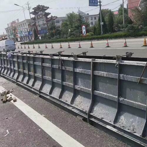 防撞墙钢模具公路防撞护栏模板高铁隔离带防撞钢模具