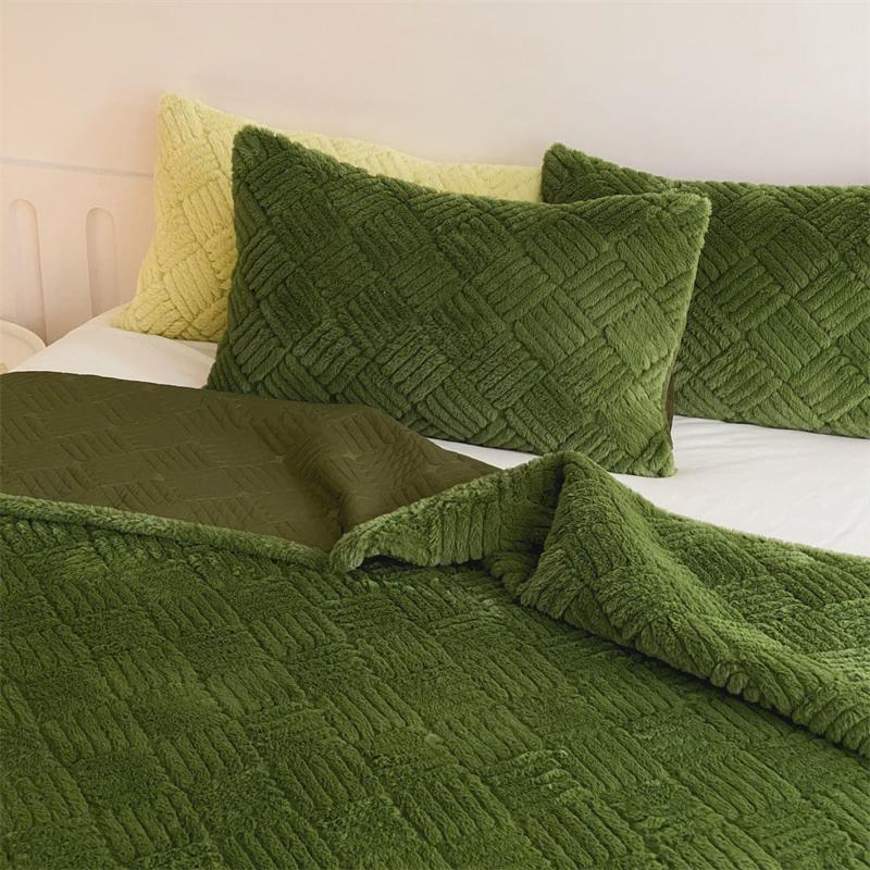 ins北欧轻奢秋冬高克重獭兔绒床盖单件素色简约毛绒夹棉绗缝盖被