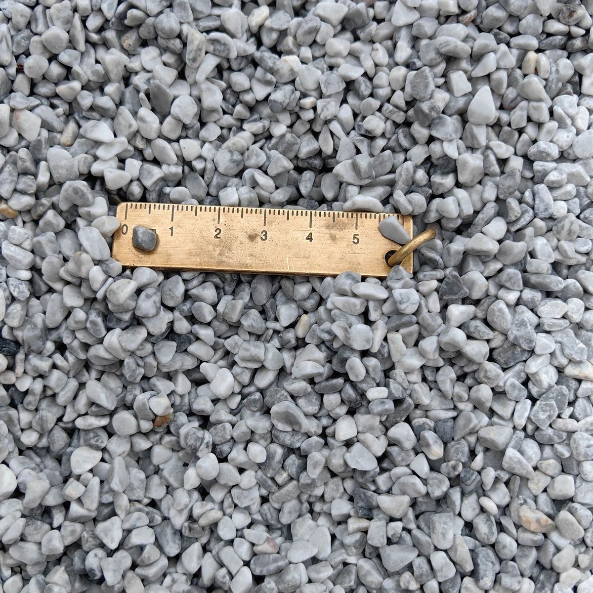 批发磨圆浅灰色石子小石子铺路灰色砾石水洗工程园艺枯山石水磨石