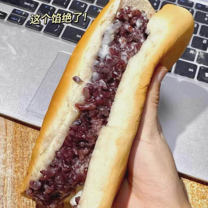 新货长条紫米面包奶酪夹心黑米吐司现做现发即食学生营养早餐代餐