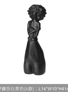 现代简约卡通梦娜办公室姐妹人物雕塑样板间酒店三玄关酒柜摆件